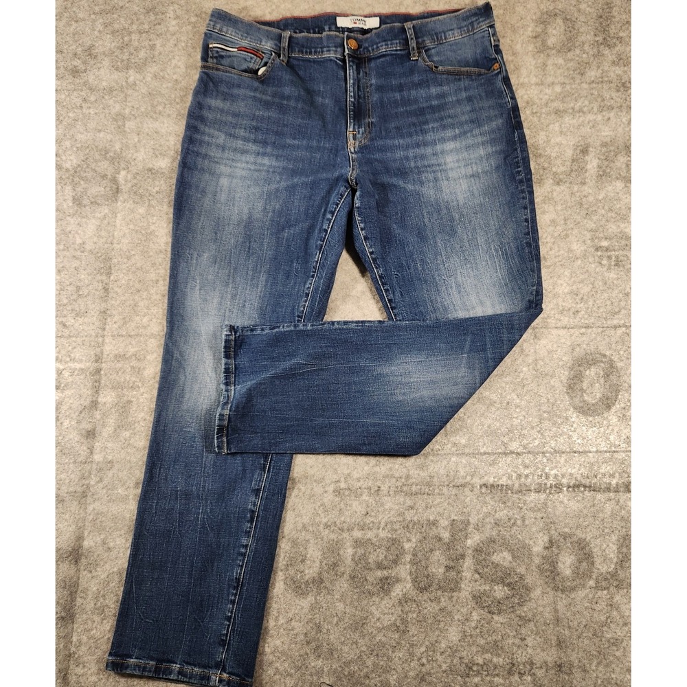 Tommy Hilfiger Jeans Men's 38x30 Blue Denim Straight Leg Medium Wash Mid Rise